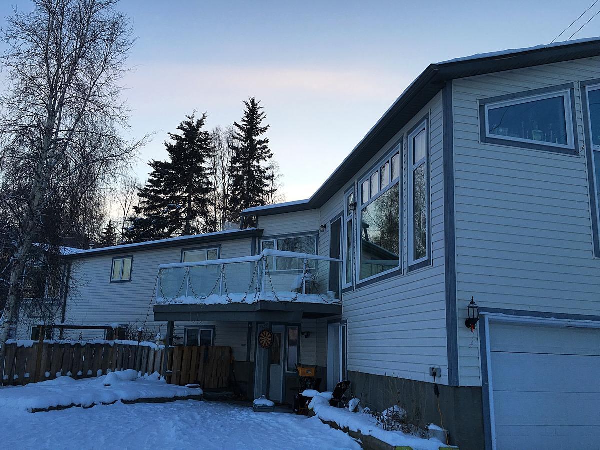 Mabuhay Lakeside Manor Yellowknife Exterior photo