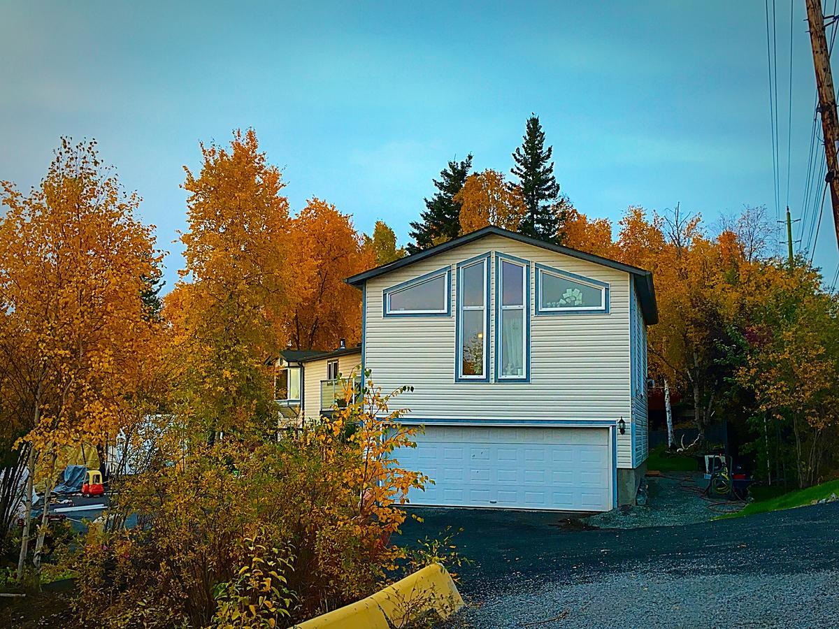 Mabuhay Lakeside Manor Yellowknife Exterior photo