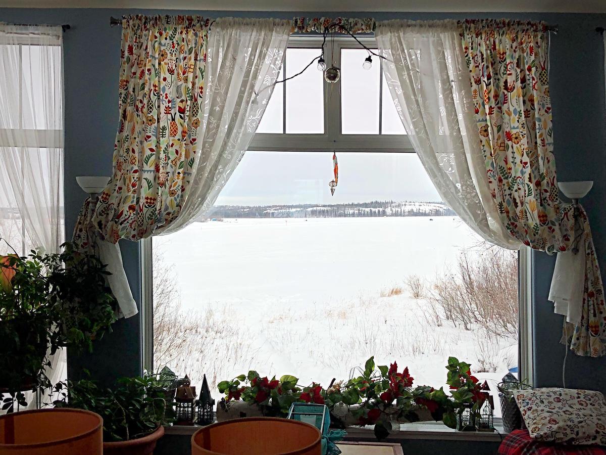Mabuhay Lakeside Manor Yellowknife Exterior photo
